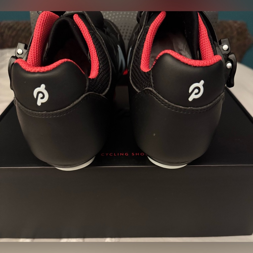 PELOTON CYCLING SHOES - Picture 3 of 14